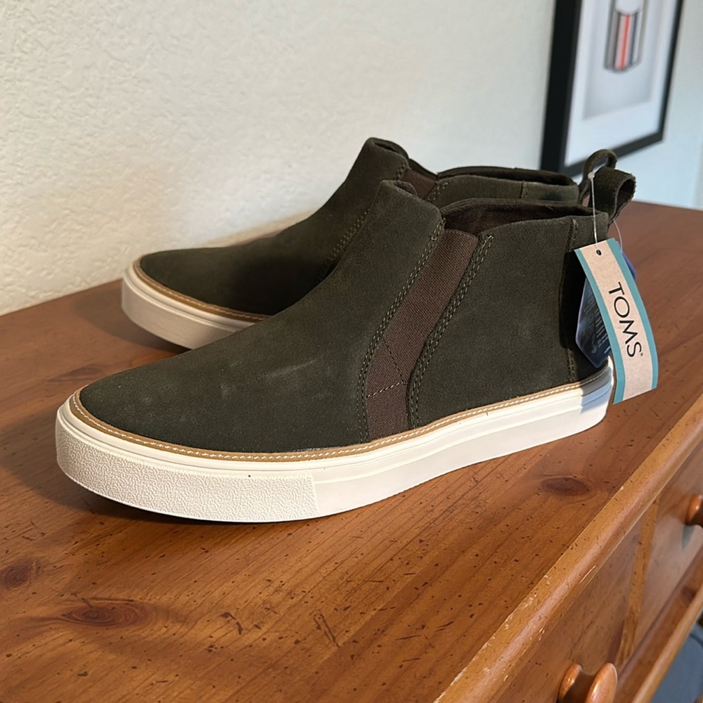 Tom’s Bryce size 9 with tags 
Ortholite comfort foam insoles